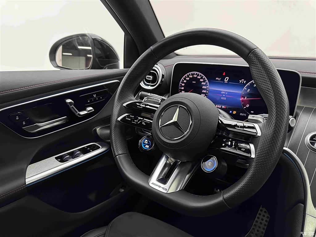 Mercedes-Benz GLC, 2025 10