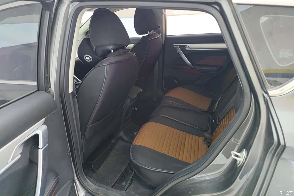 Geely Coolray, 2022 11