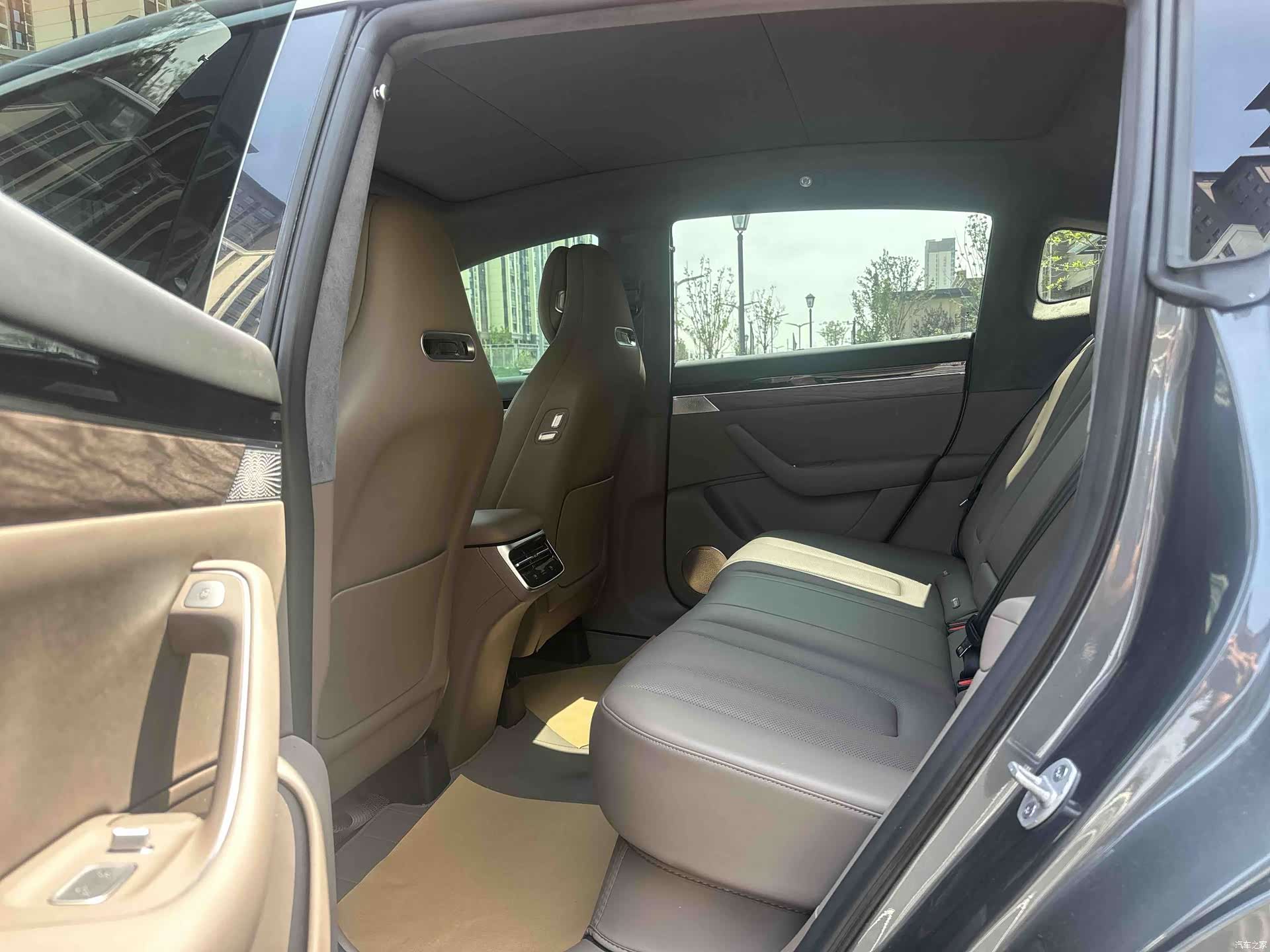 Luxeed R7, 2025 6