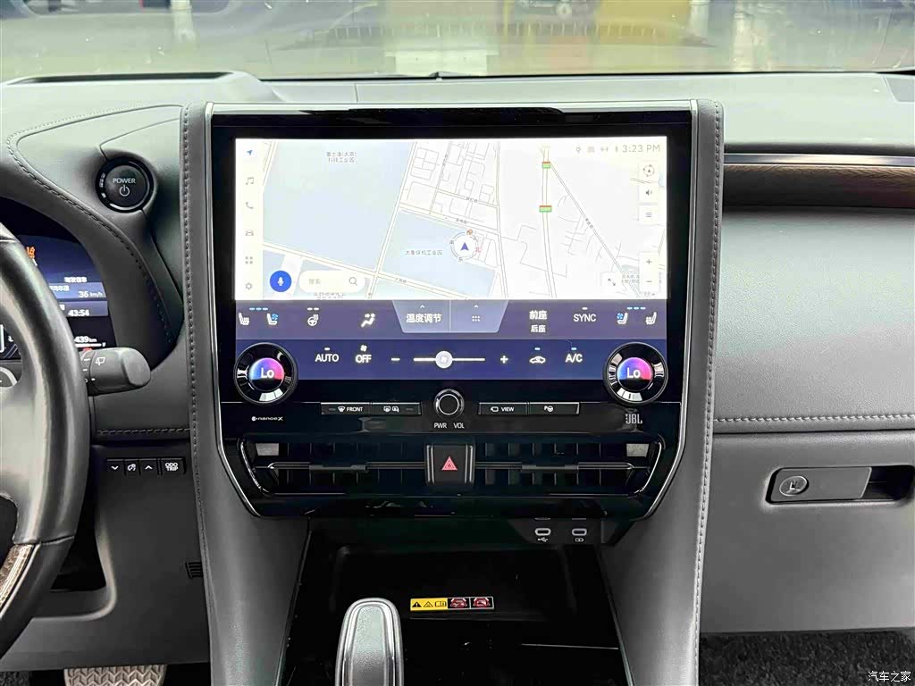 Toyota Vellfire, 2025 10