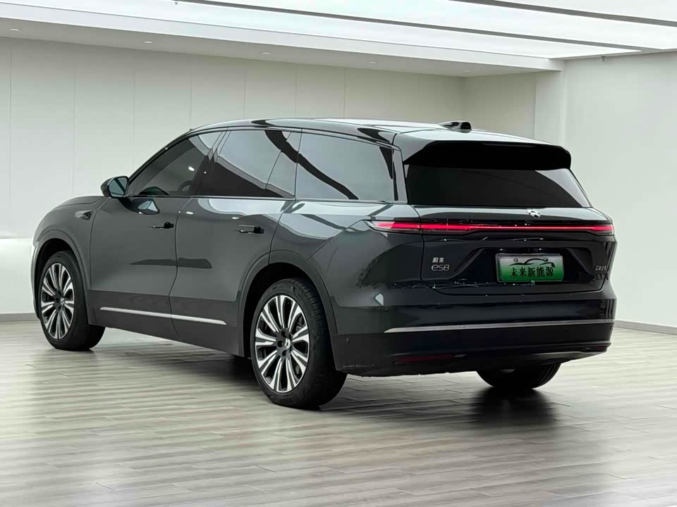 NIO ES8