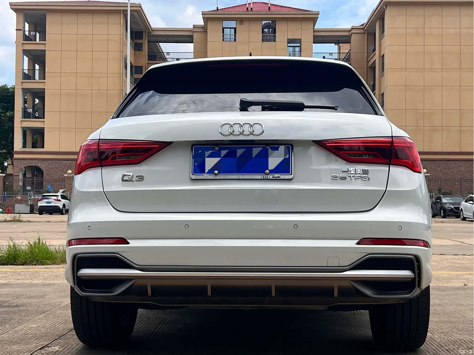 Audi Q3, 2022 11