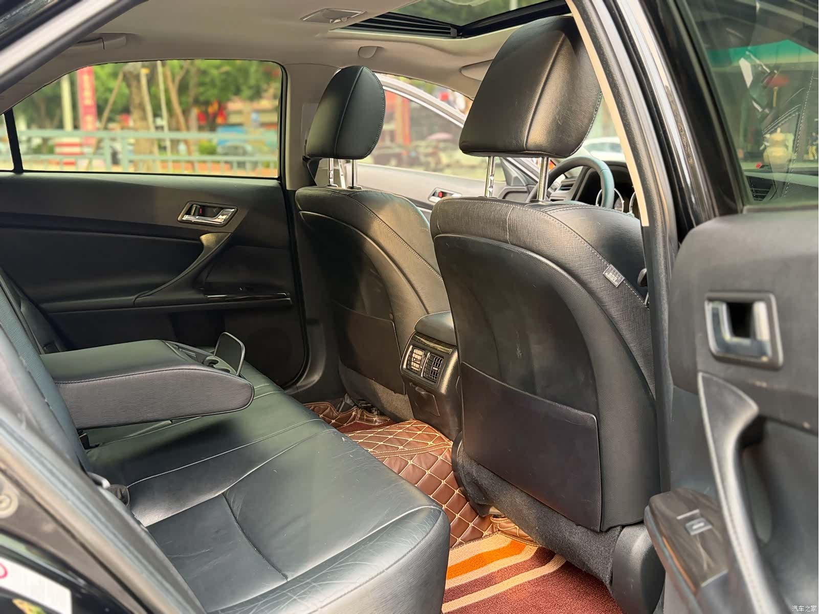 Toyota 2.5V, 2012 8