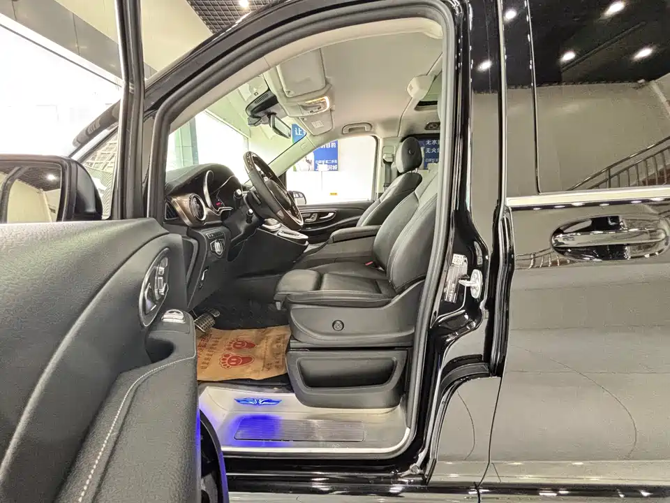 Mercedes-Benz V-class