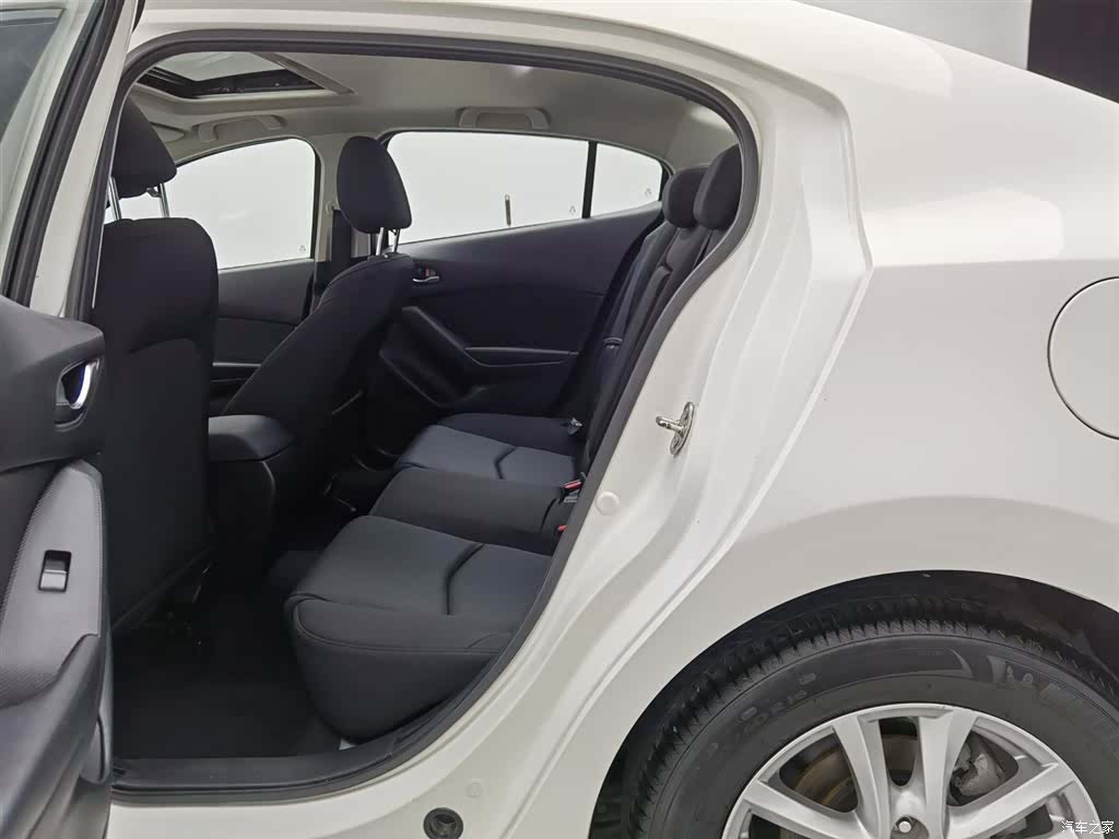 Mazda Mazda3, 2017 15