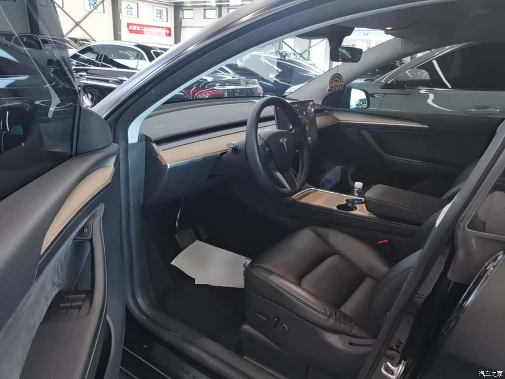 Tesla Model Y, 2022 16