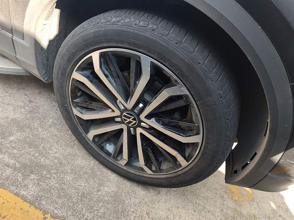 Volkswagen T-ROC exploring Songs