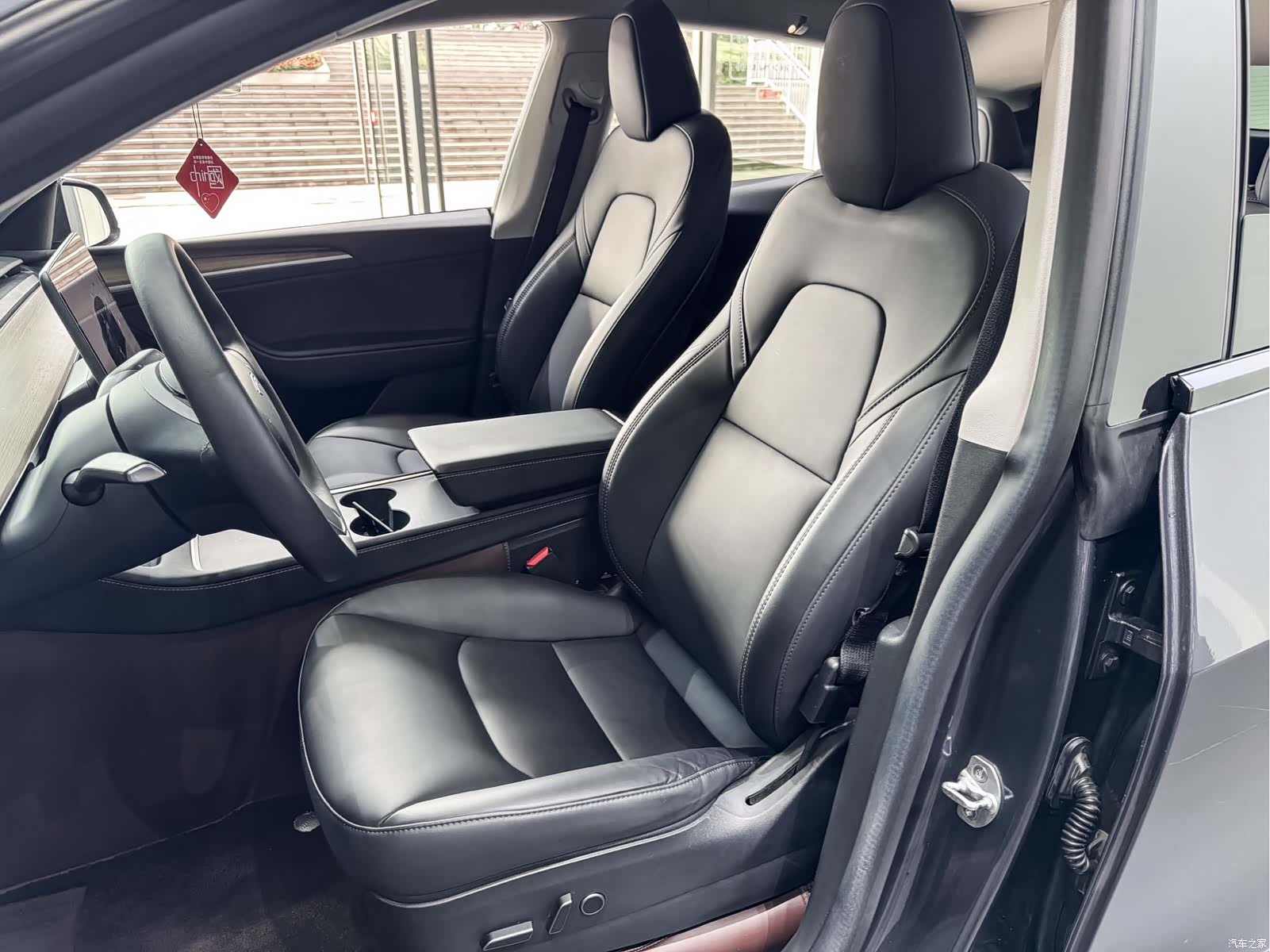 Tesla Model Y, 2023 7