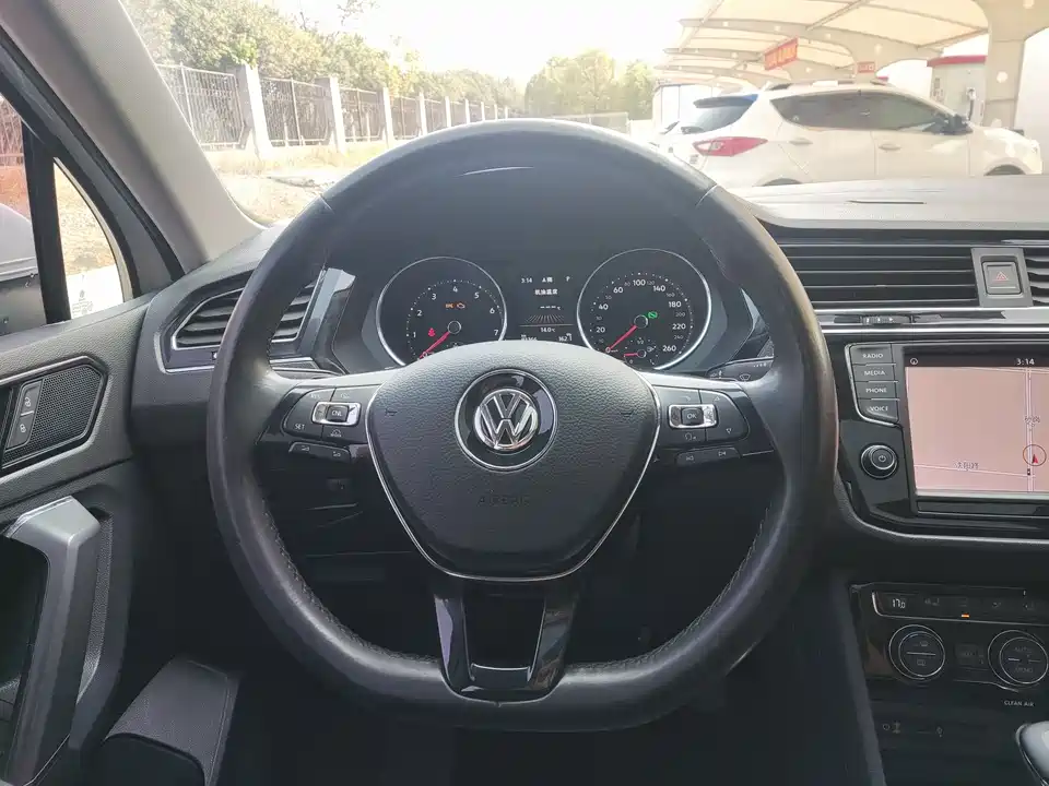 Volkswagen Tiguan L