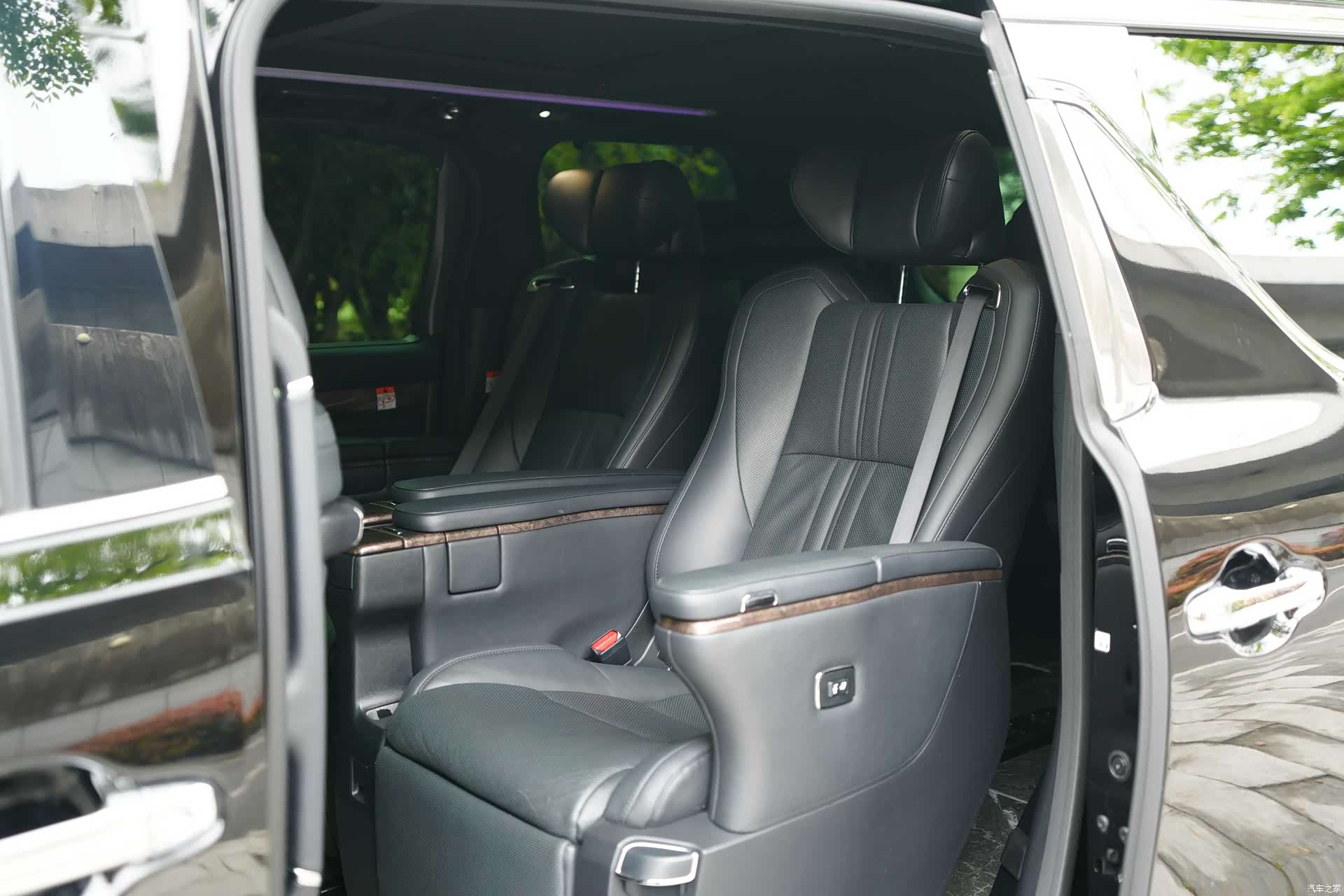 Toyota Vellfire, 2023 все фото