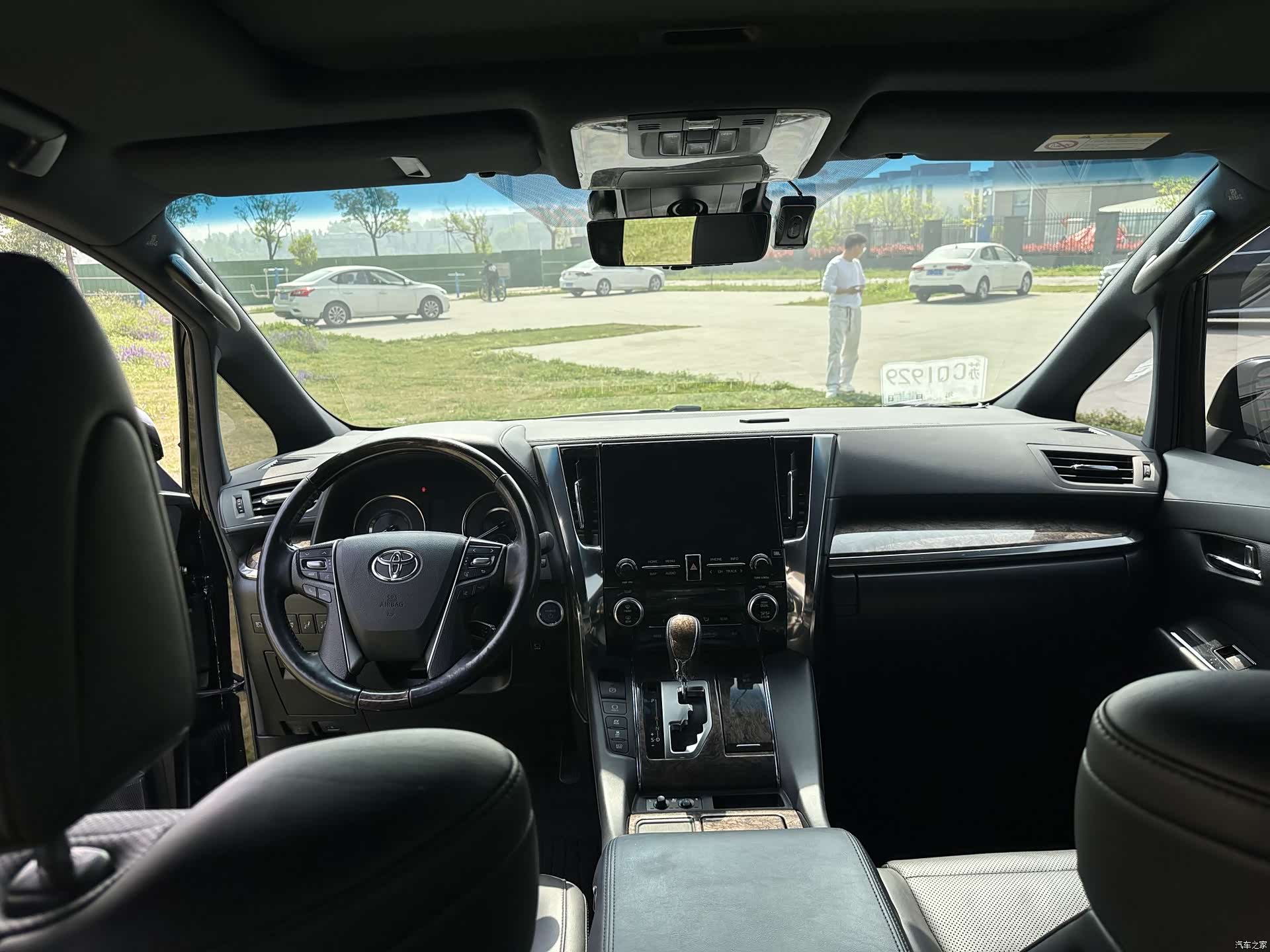 Toyota Vellfire, 2021 все фото