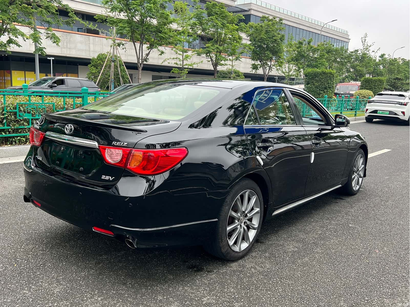 Toyota 2.5V, 2013 12