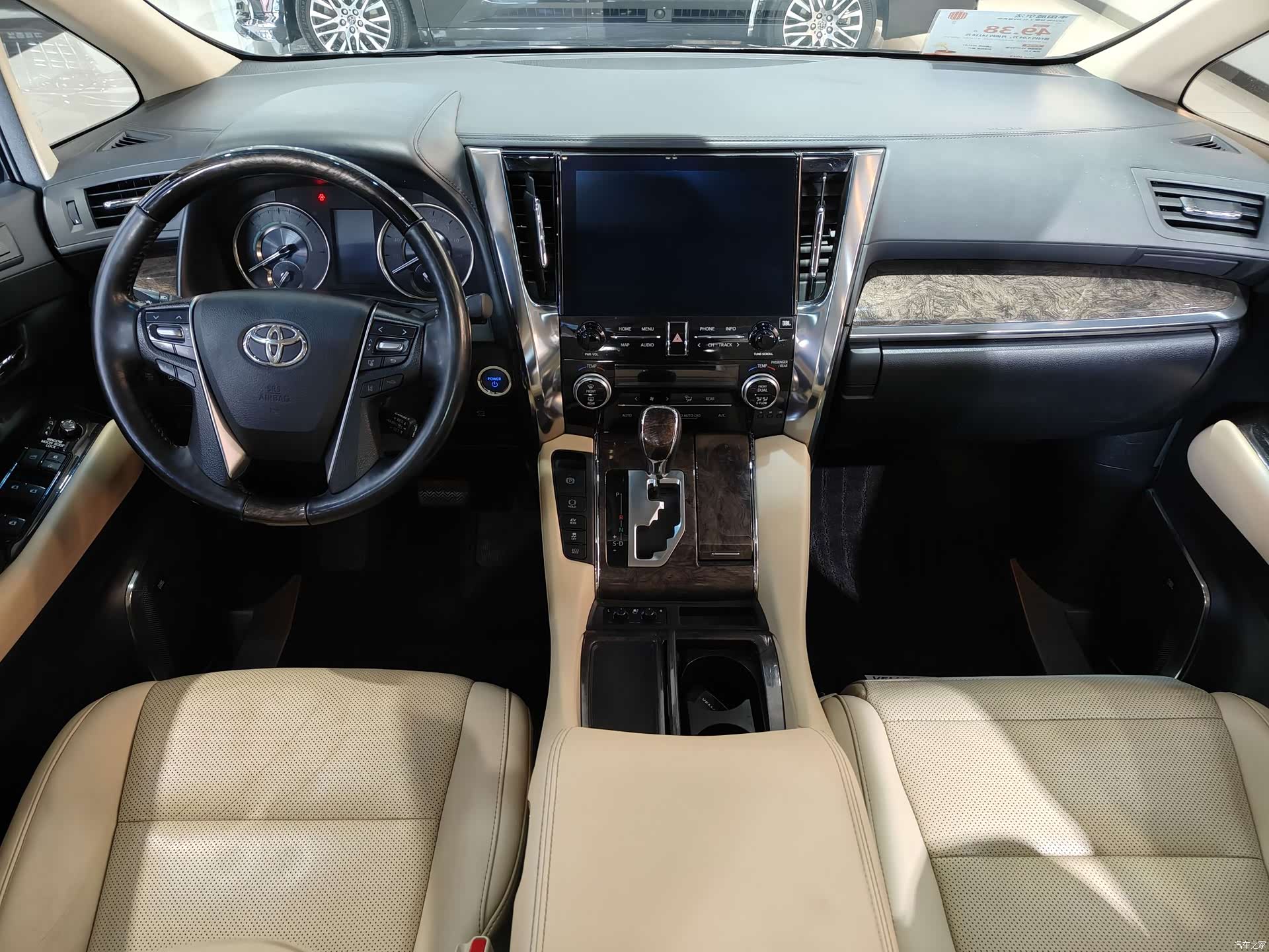 Toyota Vellfire, 2021 6