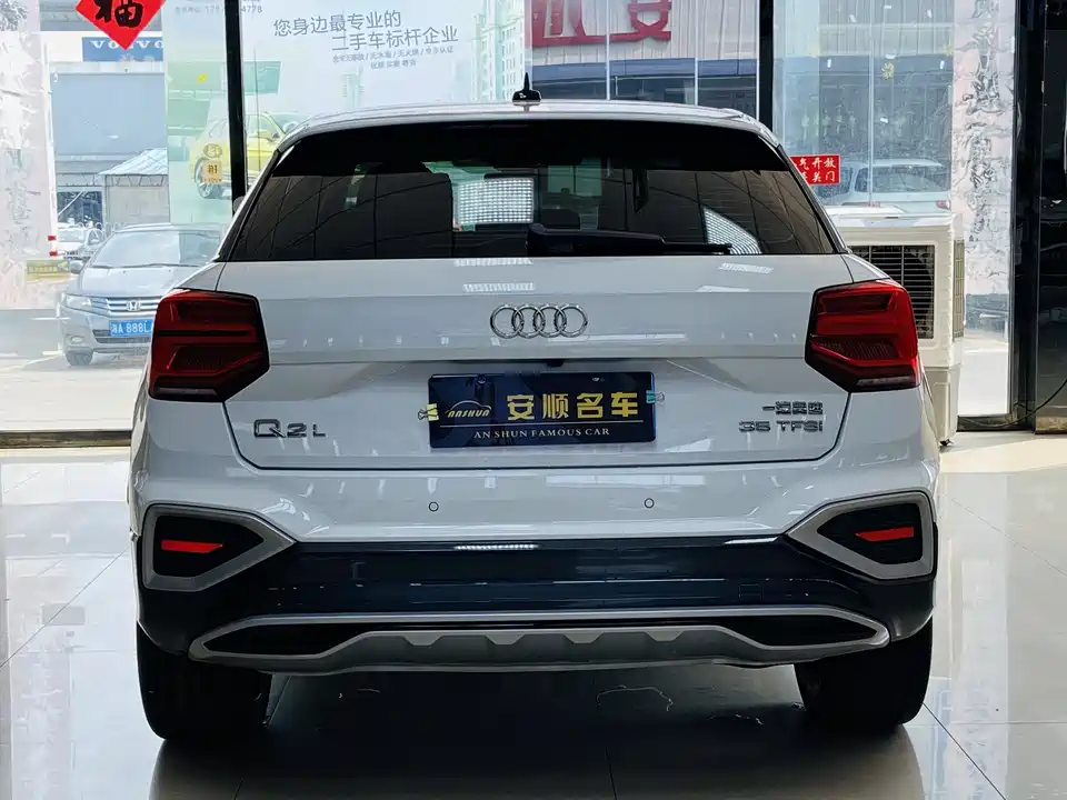 Audi Q2L