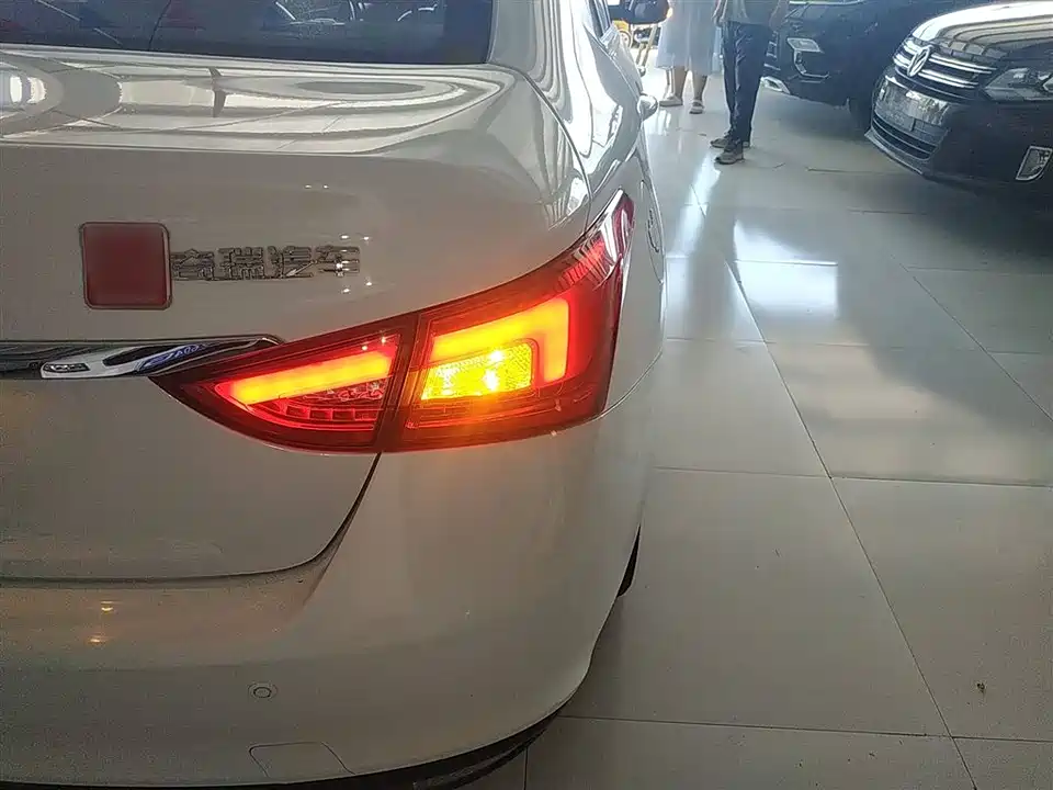 Chery Arrizo 5