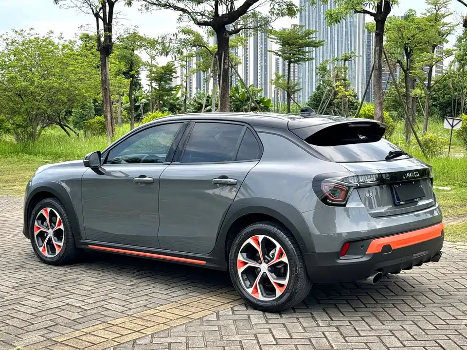 Lynk & Co 02