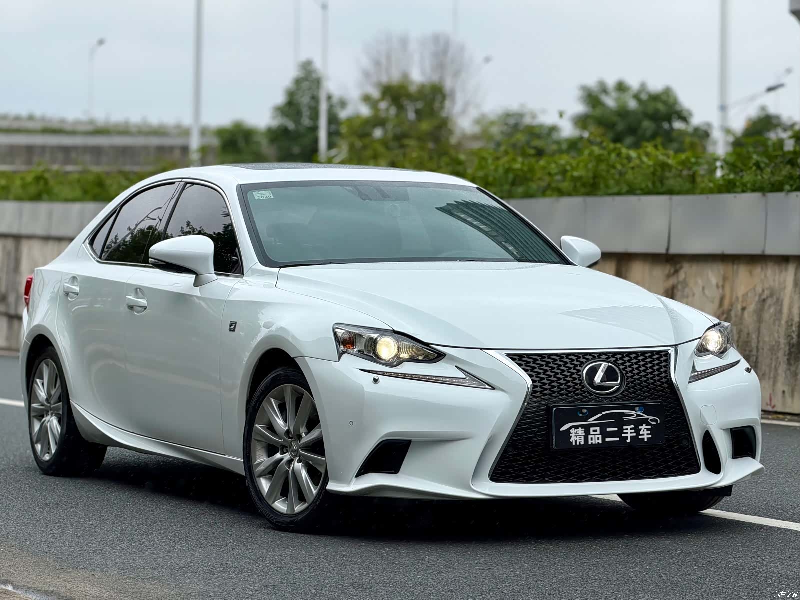Lexus IS, 2016 3