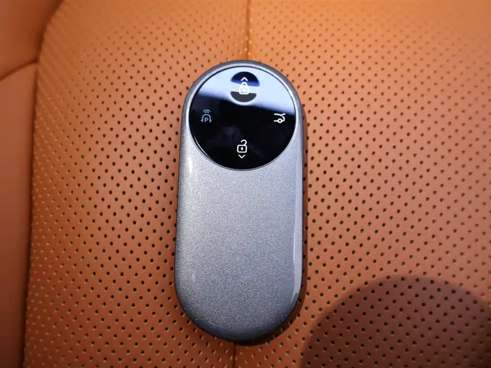 AITO Ask the world M9