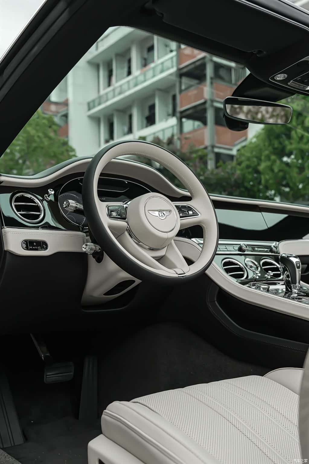 Bentley Continental GT, 2022 все фото