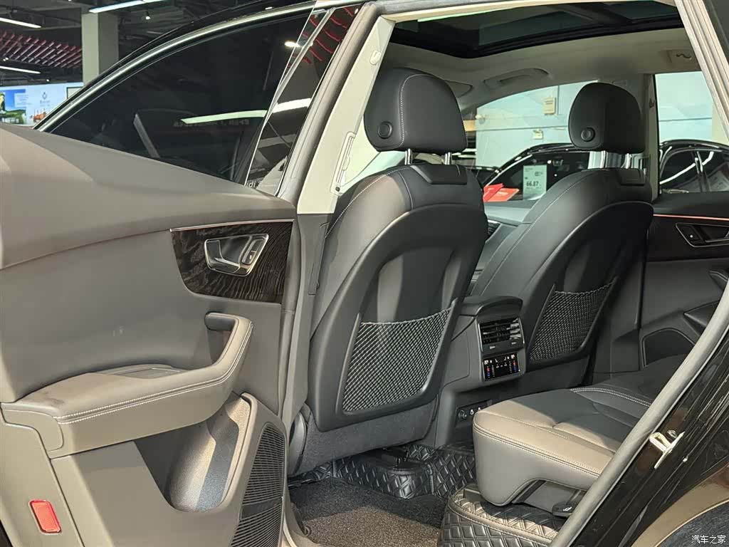 Audi Q8, 2025 15