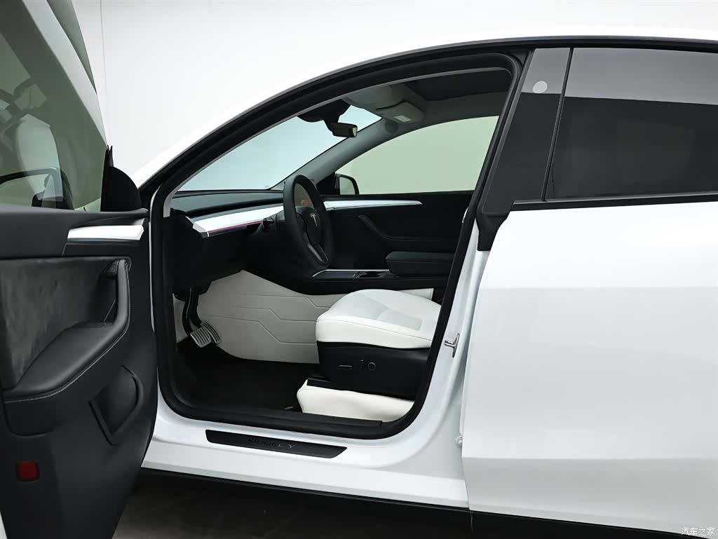 Tesla Model Y, 2024 17