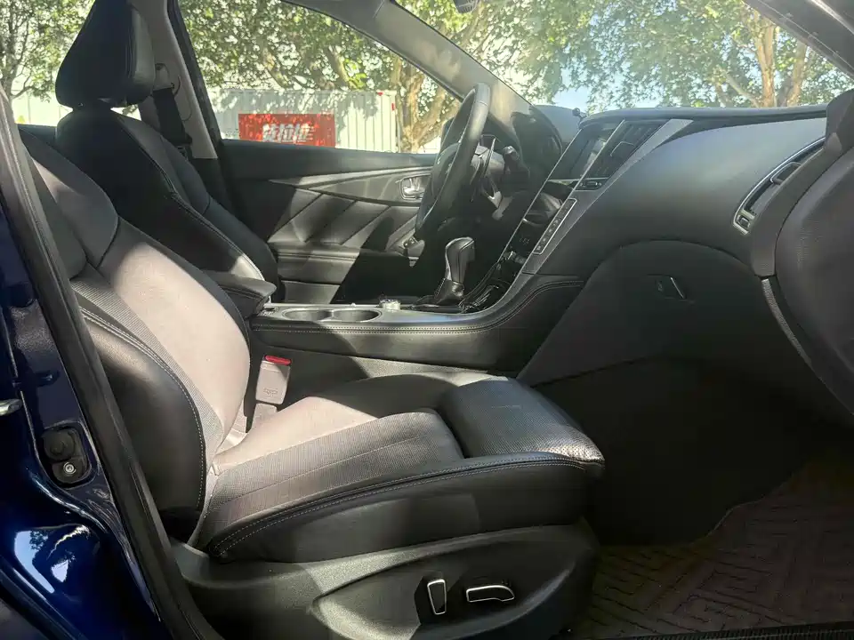 Infiniti Q50L