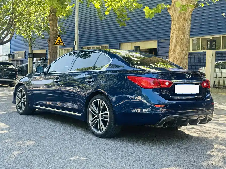 Infiniti Q50L