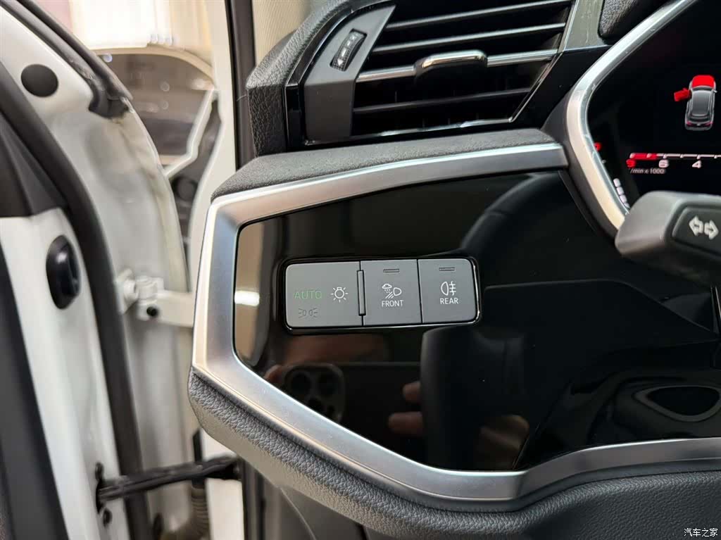 Audi Q3, 2023 9