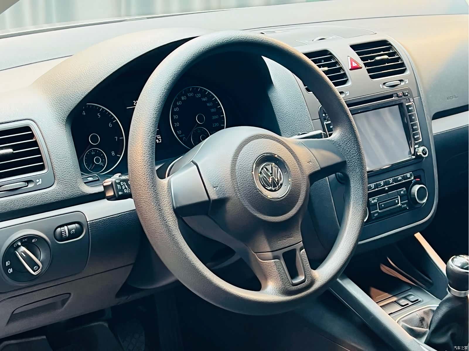Volkswagen Sagitar, 2011 14