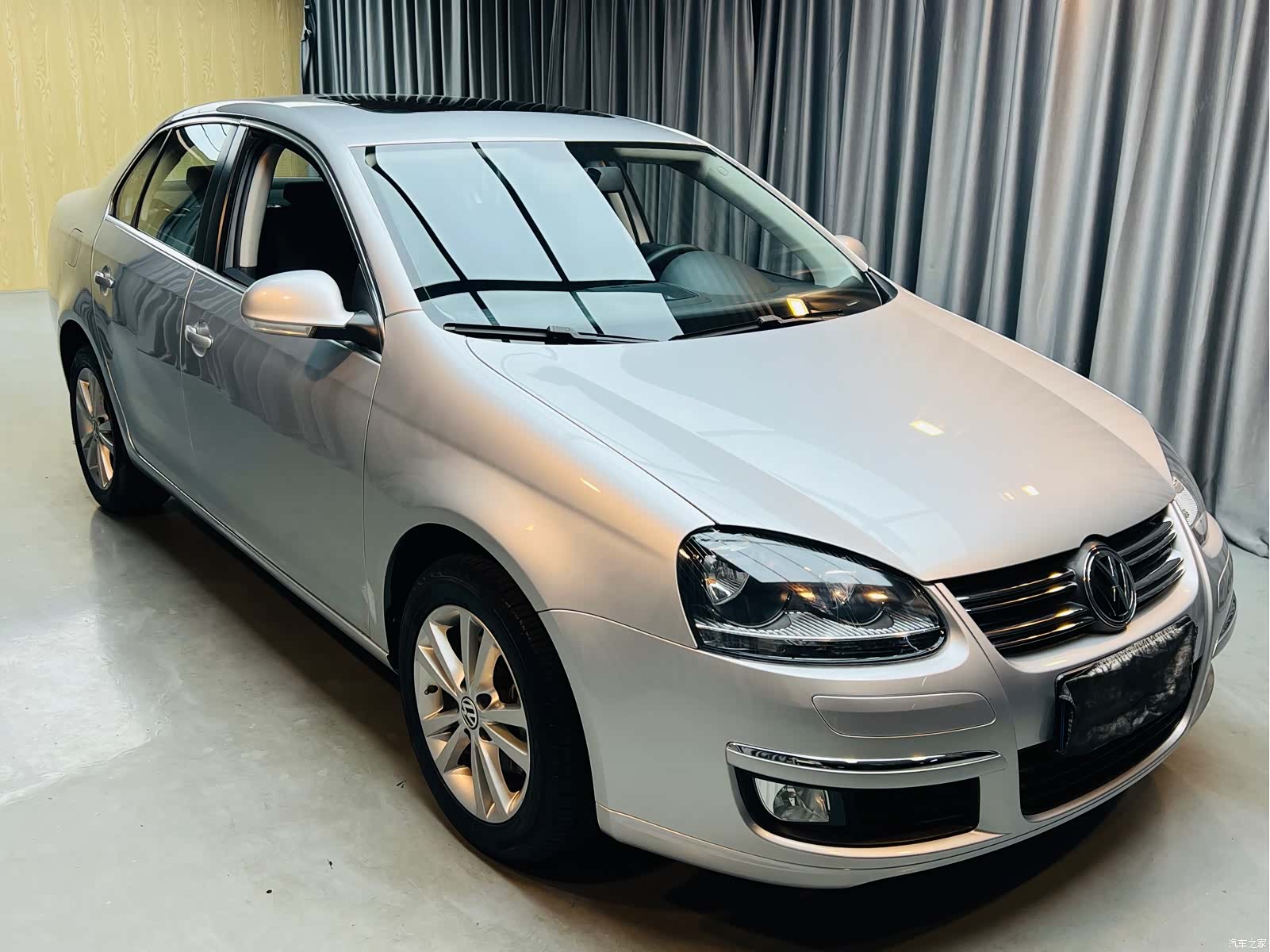 Volkswagen Sagitar, 2011 3