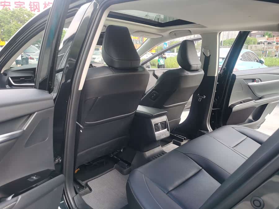 Toyota Camry 2025, фото 9