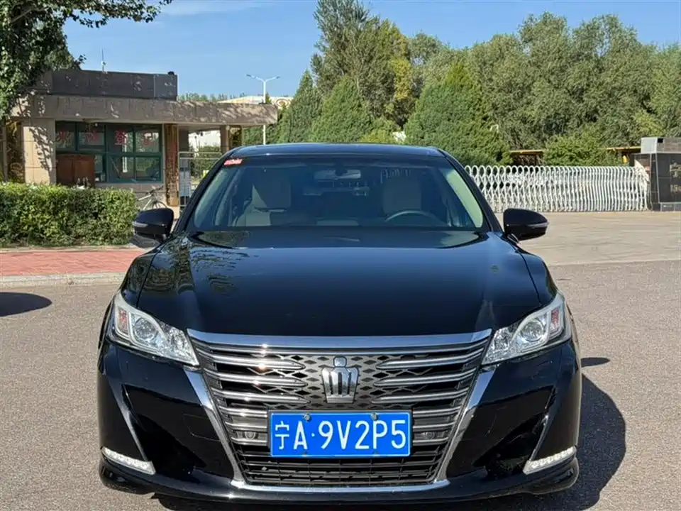 Toyota crown