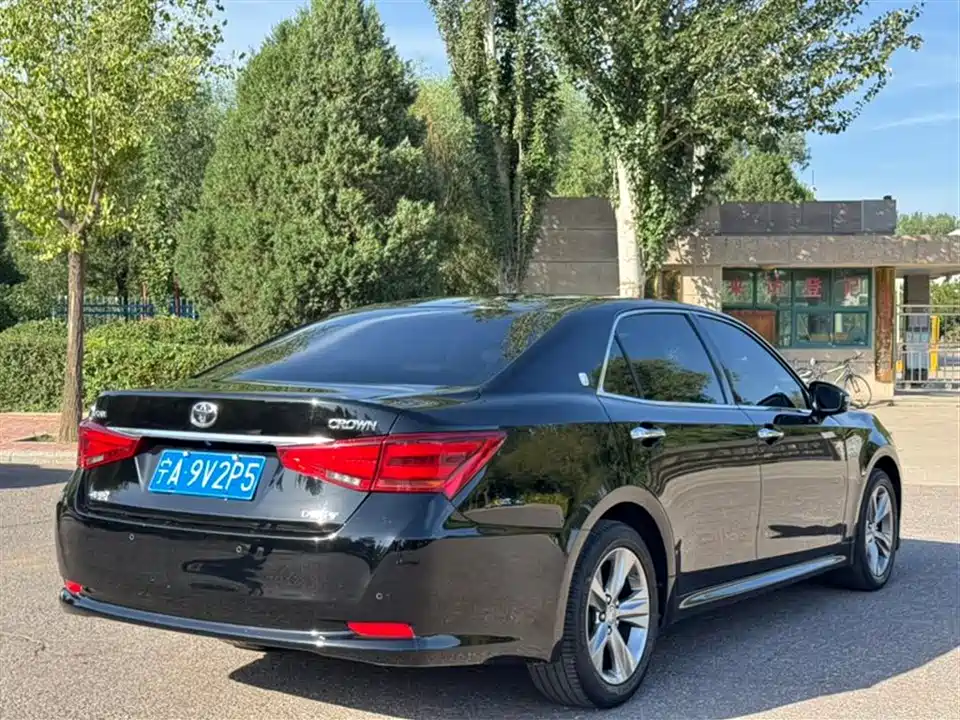 Toyota crown