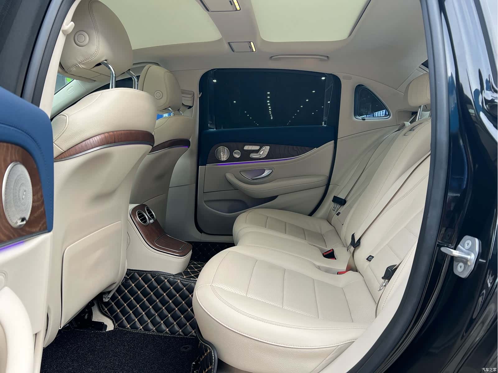 Mercedes-Benz E-Class, 2022 10