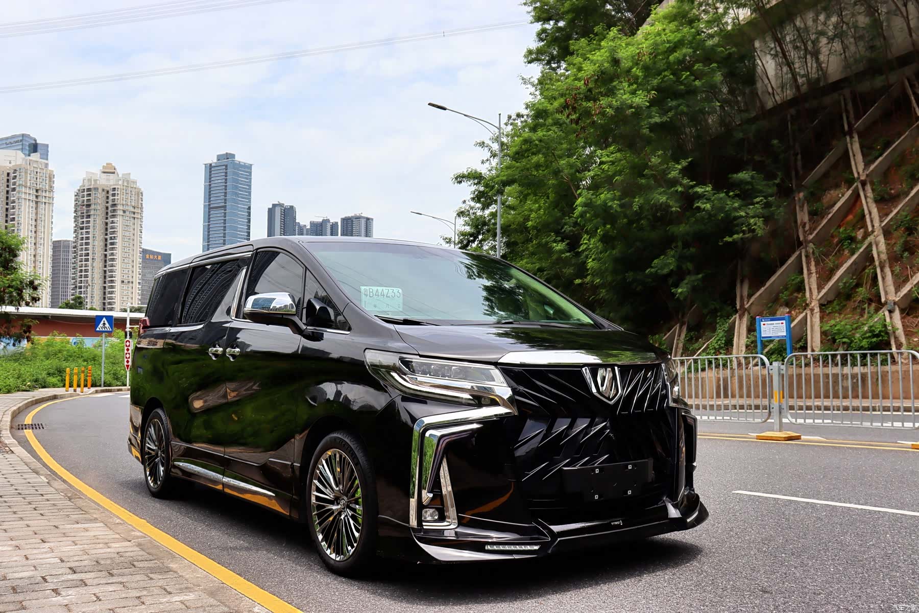 Toyota Alphard, 2017 3