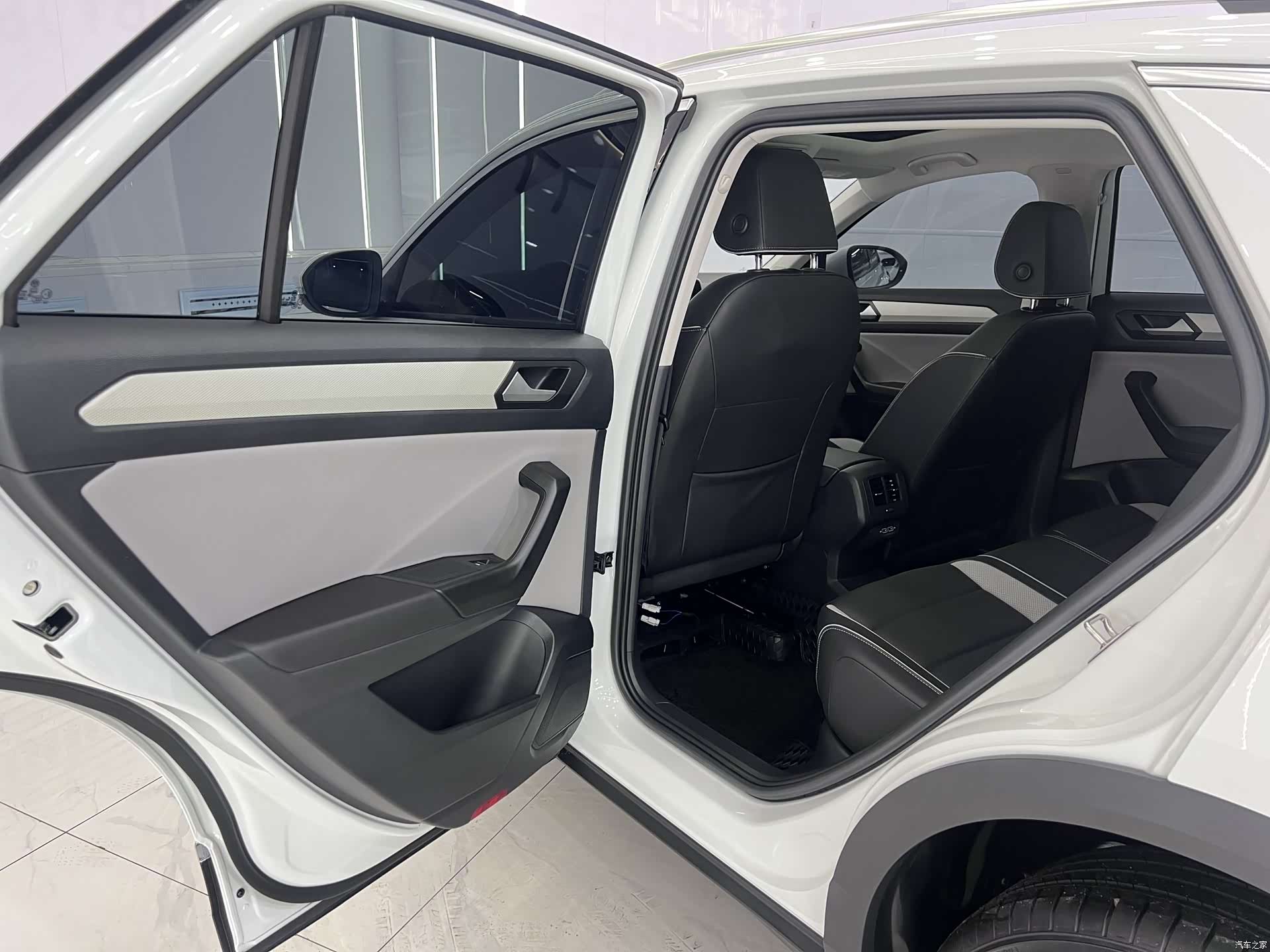Volkswagen T-ROC, 2024 12