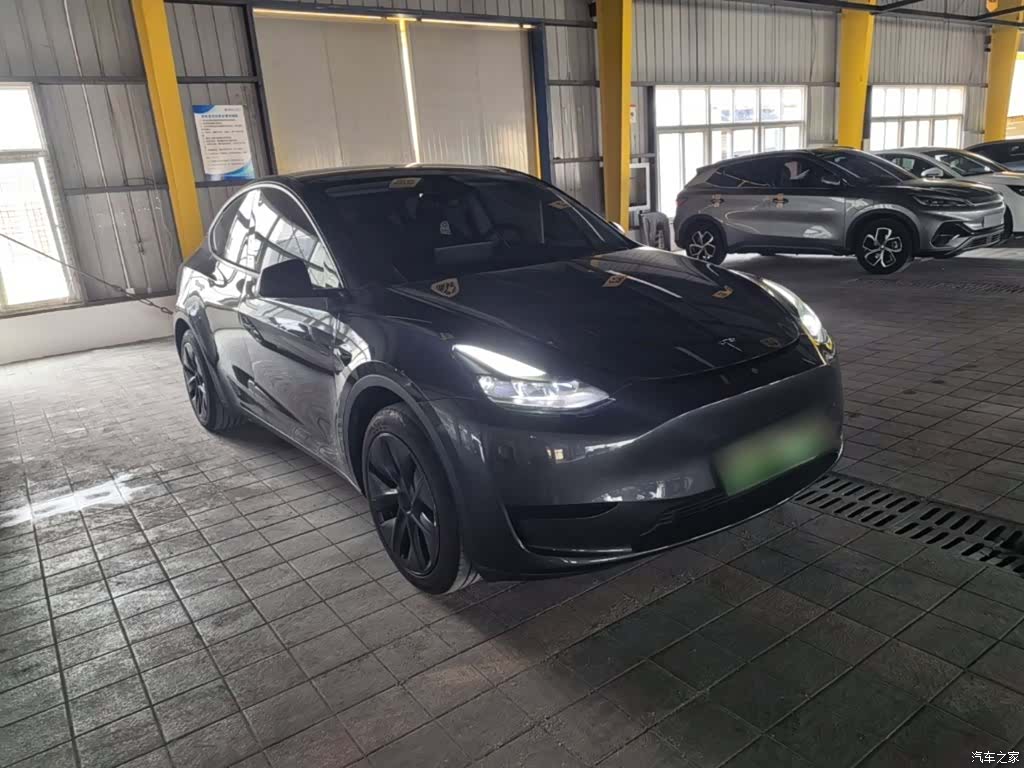 Tesla Model Y, 2024 4