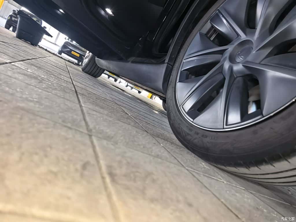 Tesla Model Y, 2024 22