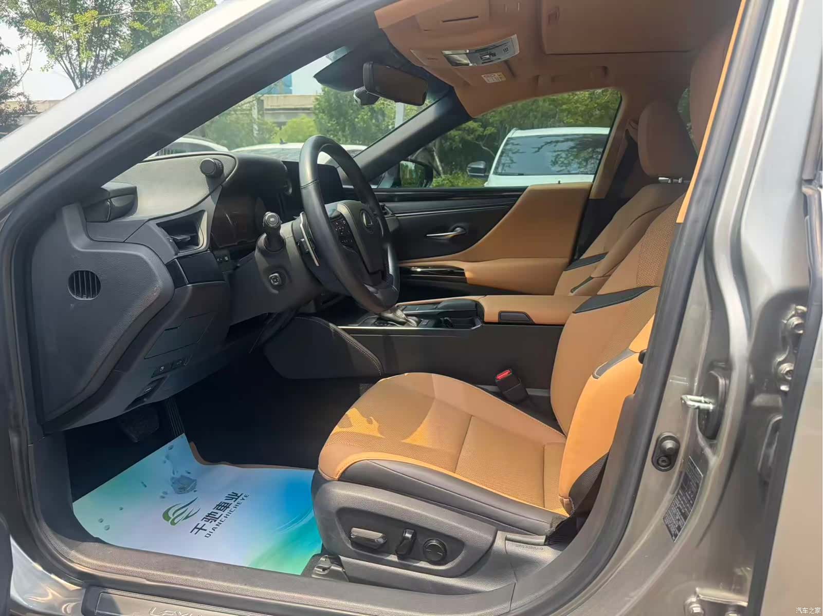 Lexus ES, 2023 4