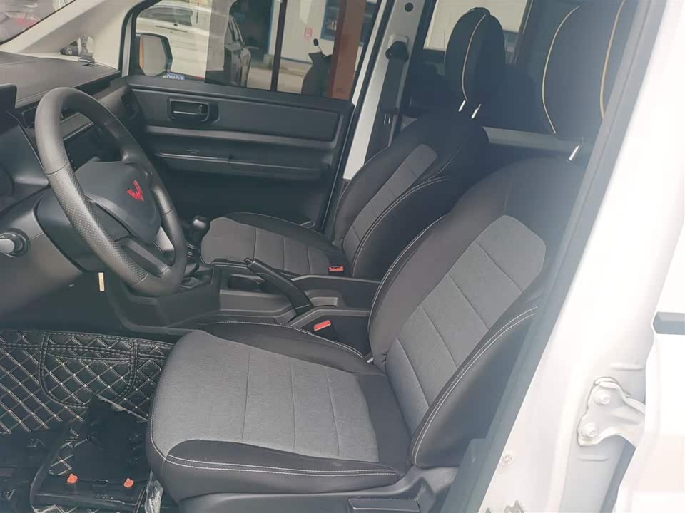Wuling Wuling Hongguang PLUS