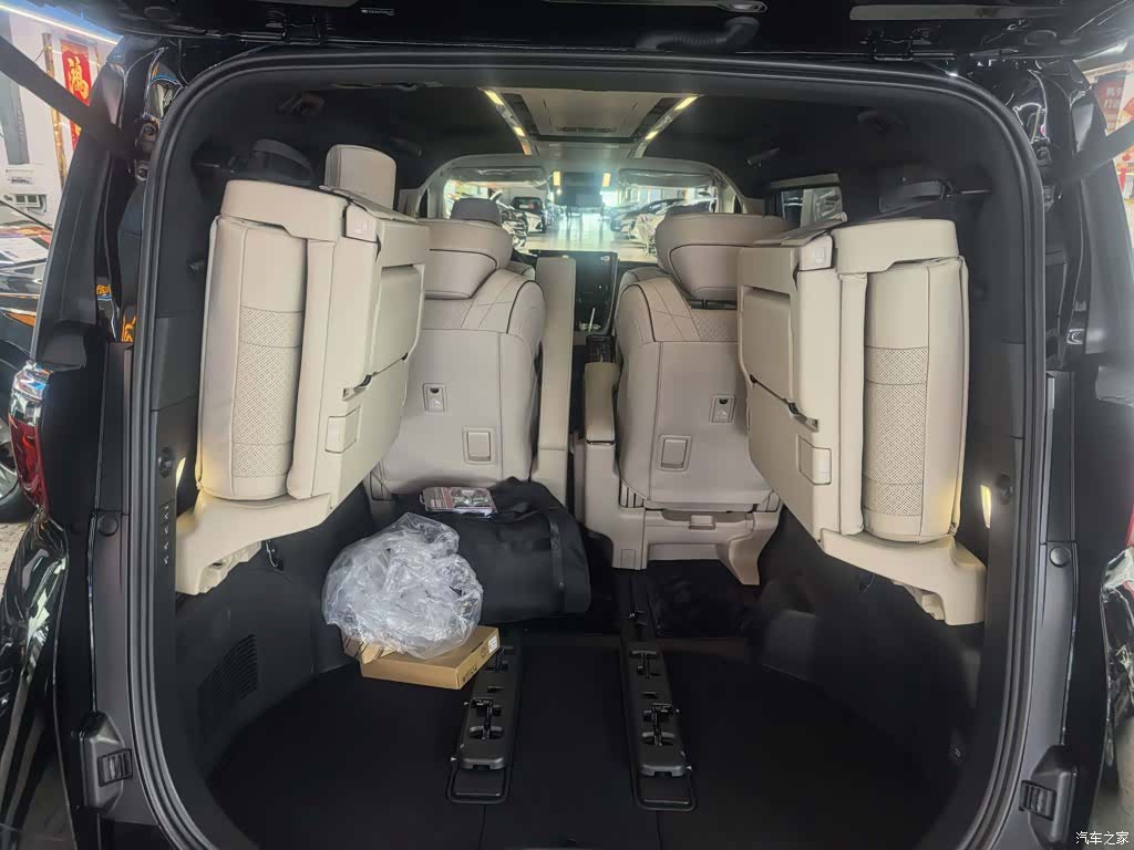 Toyota Alphard, 2026 4