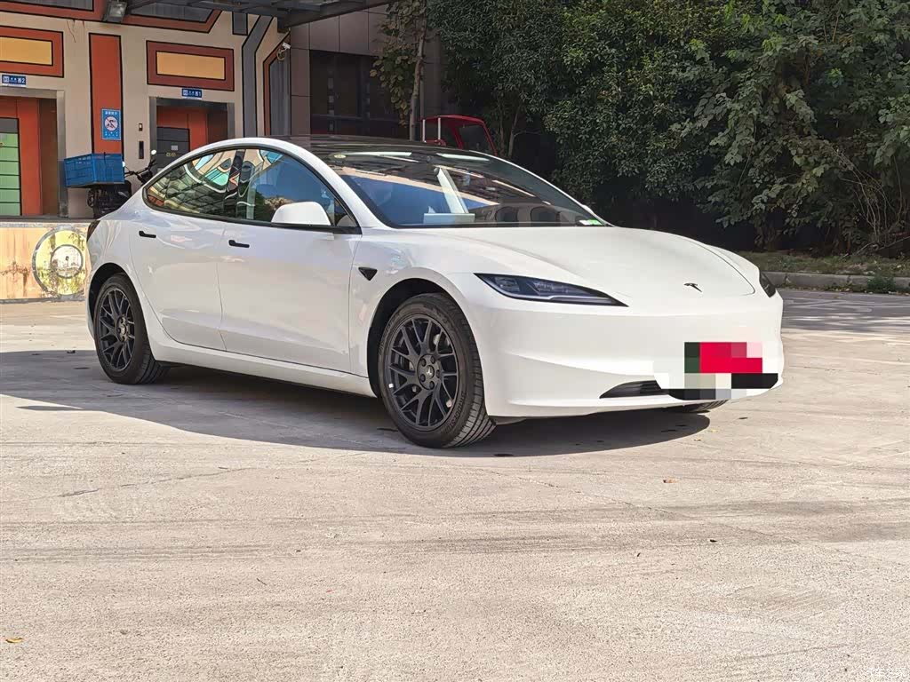 Tesla Model 3, 2025 3