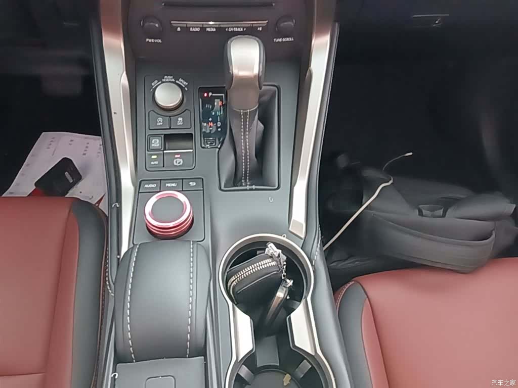 Lexus NX, 2015 14