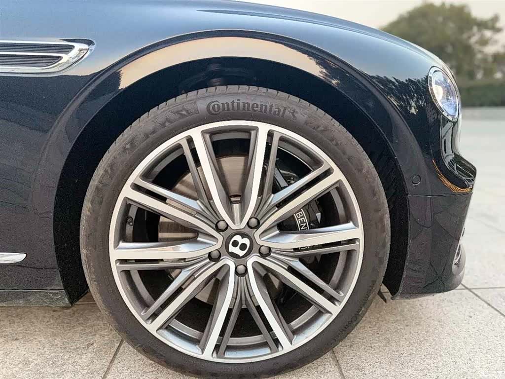 Bentley Flying Spur, 2023 4