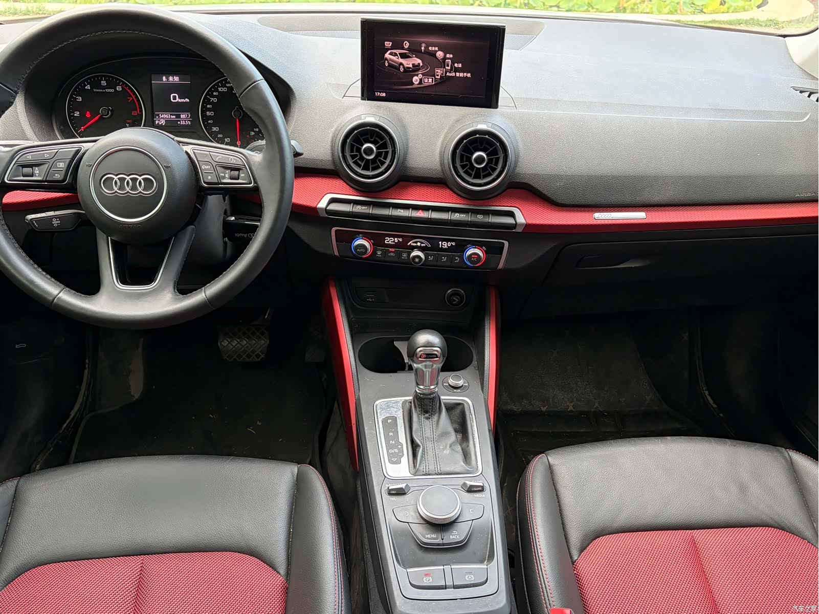 Audi Q2L, 2019 8