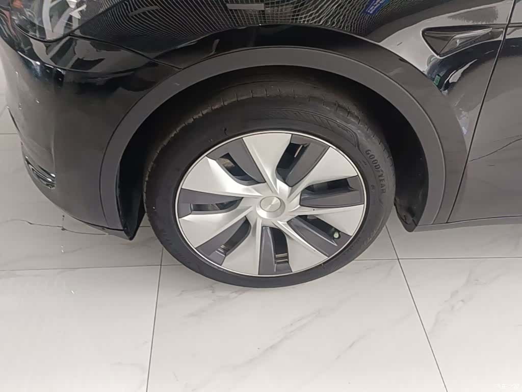 Tesla Model Y, 2023 23