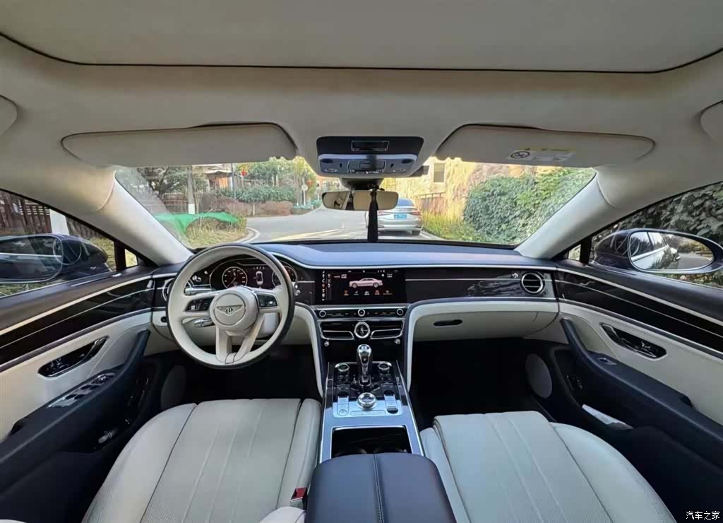 Bentley Flying Spur, 2023 7