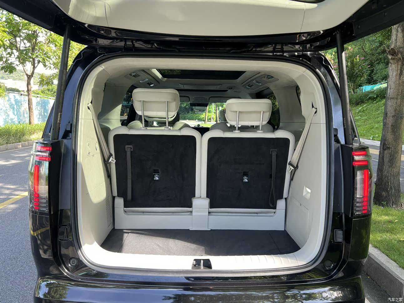 Volvo EM90, 2024 19