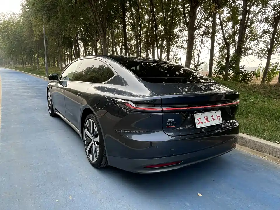 NIO ET7