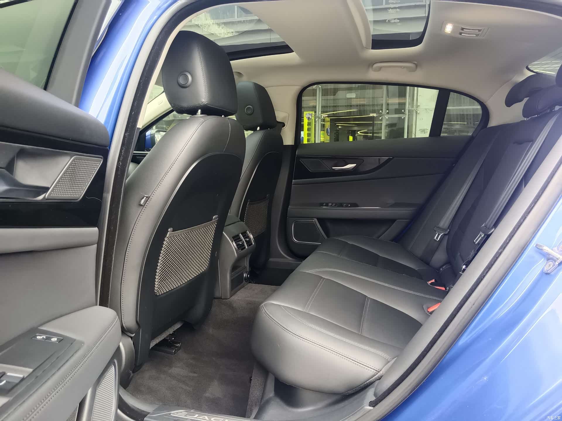 Land Rover XEL, 2020 10